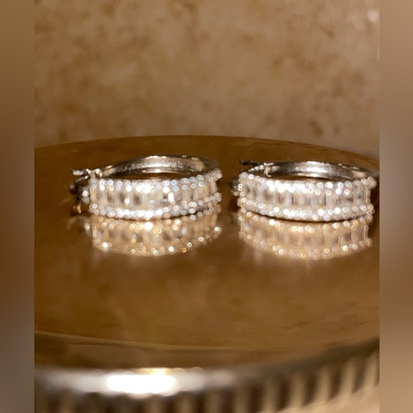 ELEGANT Emerald cut white sapphire Hoop Evening Earings - Picture 2 of 11